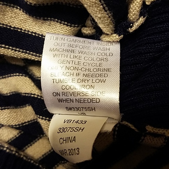 👸🧣👕 Vneck Striped Sweater - Picture 3 of 8